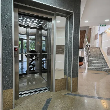 Hotel Zeder Garni 4*