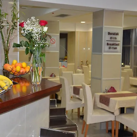 Hotel Zeder Garni Hotel 4*