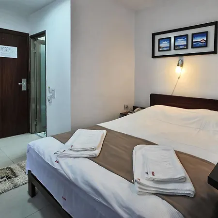 Hotel Zeder Garni Hotel 4*