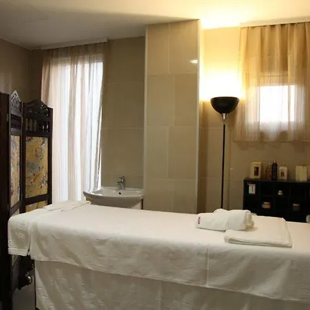 Hotel Zeder Garni 4*