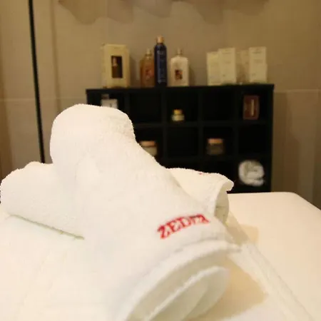 Hotel Zeder Garni 4*