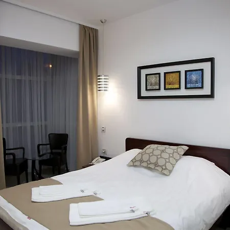 Hotel Zeder Garni 4*